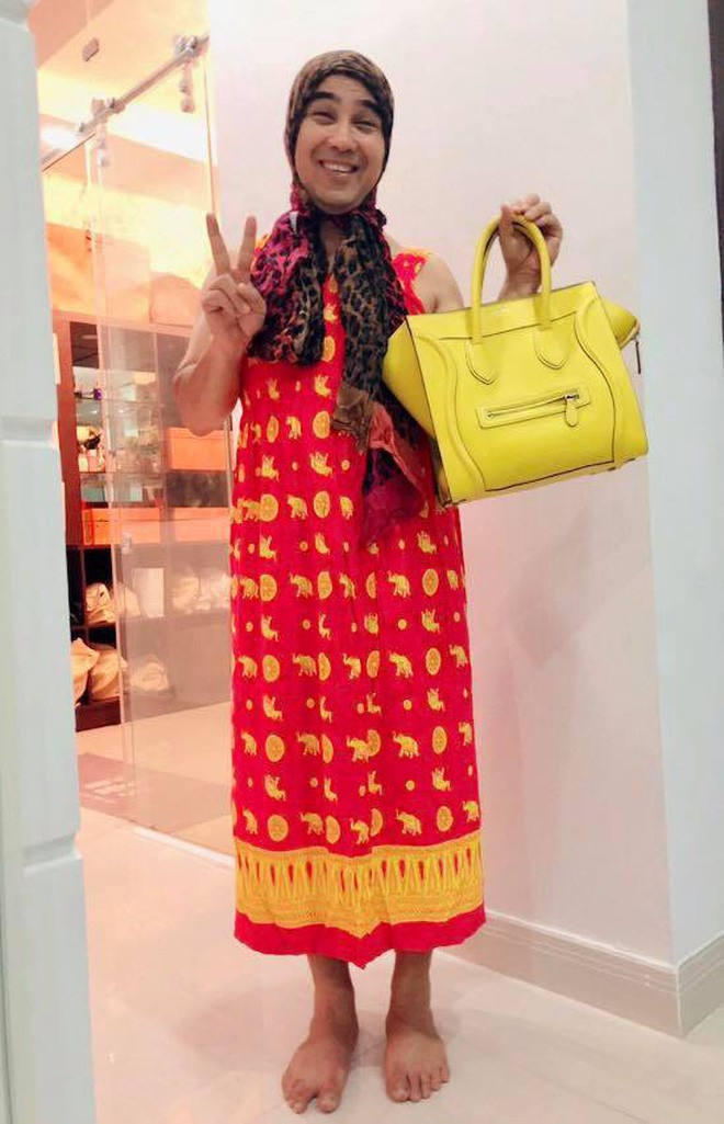 MC Quyền Linh mặc váy hoa sặc sỡ, trở thành mẫu bất đắc dĩ để con gái thỏa sức sáng tạo thời trang-1