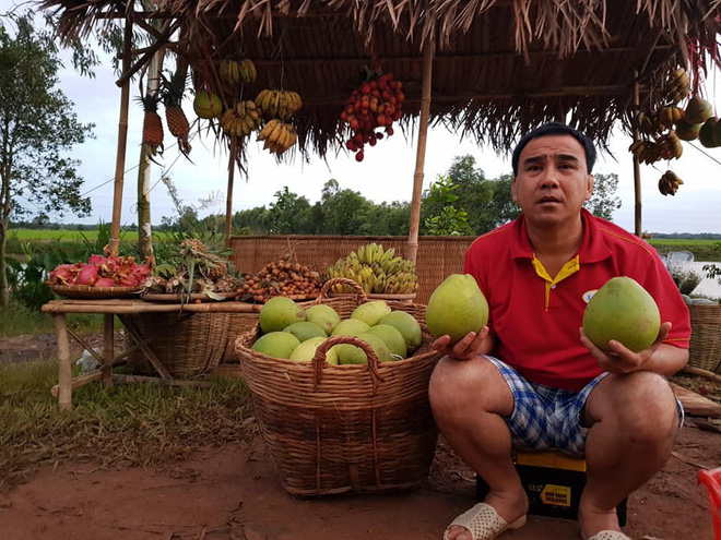 MC Quyền Linh mặc váy hoa sặc sỡ, trở thành mẫu bất đắc dĩ để con gái thỏa sức sáng tạo thời trang-3