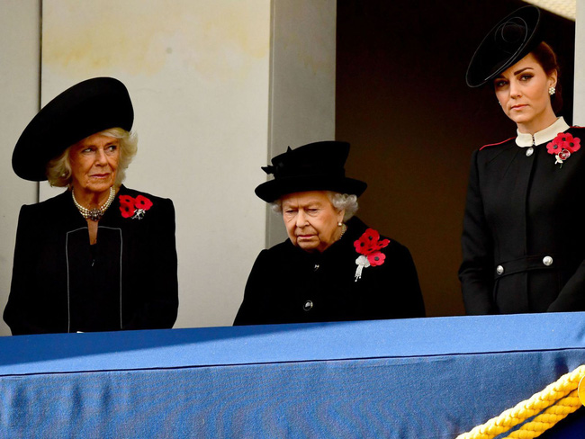 Khoảnh khắc bà Camilla liếc mắt nhìn con dâu gây sốt dư luận nhưng cách Công nương Kate đáp trả mới là đỉnh cao-4