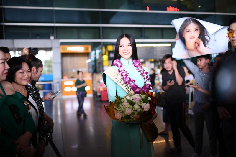 Người hâm mộ thất vọng vì HH Phương Khánh chỉ được mang vương miện giả về nước-3