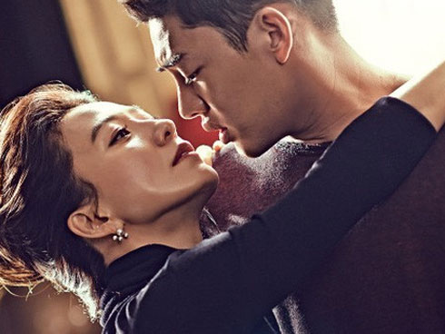 Chứng kiến chồng tình tứ với bồ nhí qua camera khách sạn, vợ quay clip làm bằng chứng, dân mạng lại phát hiện điểm sai sai-4