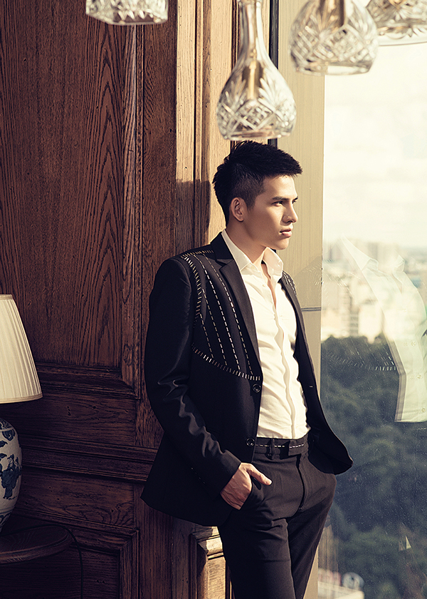 Quốc Thiên tự tin khoe vẻ đẹp chuẩn soái ca” bên Đàm Vĩnh Hưng, Lê Hiếu-9