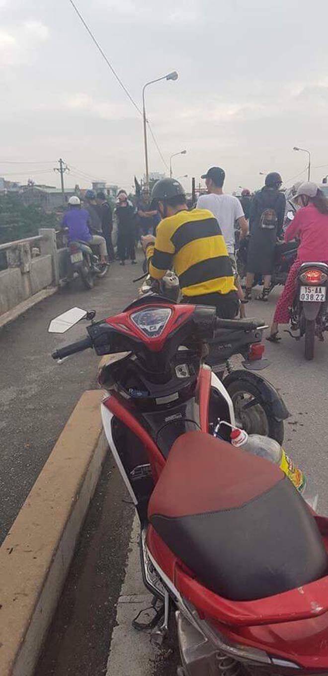 Tá hoả phát hiện thi thể nam giới phân huỷ nặng trôi dạt trên sông-1