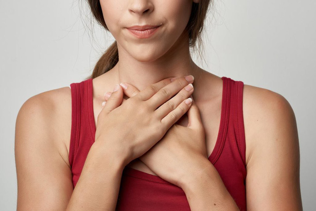 Những dấu hiệu bất thường xung quanh vùng cổ họng cảnh báo nguy cơ mắc bệnh ung thư tuyến giáp rất cao-3