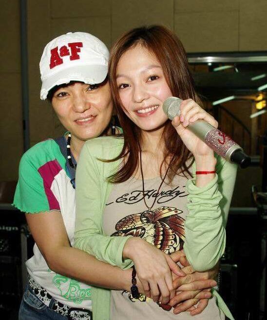 Trương Thiều Hàm: Dành cả cuộc đời trả nợ cho gia đình, cuối cùng vẫn bị bố mẹ tố bất hiếu, sống sa đọa đến nỗi sự nghiệp sụp đổ-6