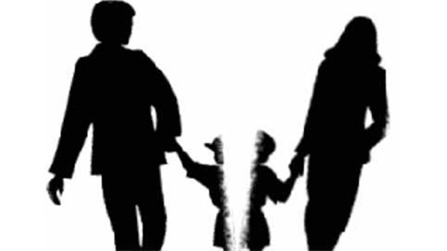 Vụ tranh giành quyền nuôi con gái 7 tuổi: Người mẹ được cho là phóng hỏa, tự đập đầu khi đến thăm con lên tiếng-4