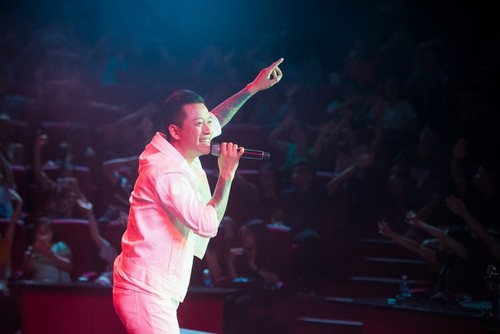 Tuấn Hưng bị tố xem thường khán giả: Có ai đi yêu 1 ca sĩ như vậy suốt 2 thập kỷ?-1