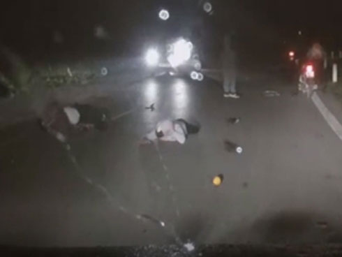 Vụ va chạm đầy kịch tính giữa đường và 7 giây thần chết ngủ quên-1