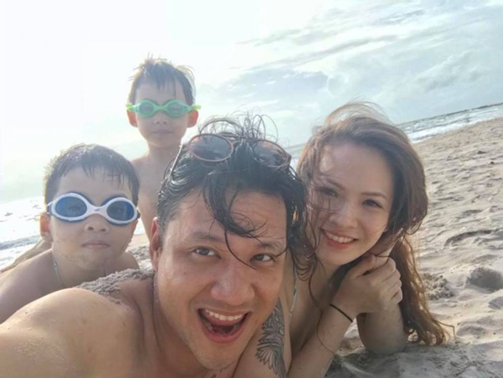 Loạt khoảnh khắc đời thường hạnh phúc của Đan Lê và gia đình trên biển-6