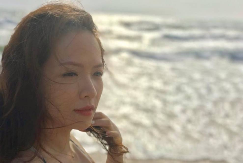 Loạt khoảnh khắc đời thường hạnh phúc của Đan Lê và gia đình trên biển-11