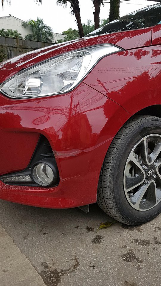 Đỗ xe bên đường khi quay lại, chủ xe phát hiện thấy vết xước và mảnh giấy nhắn đầy thú vị-2