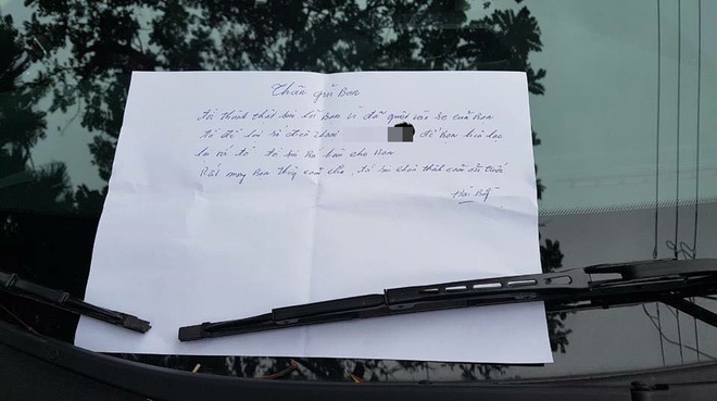 Đỗ xe bên đường khi quay lại, chủ xe phát hiện thấy vết xước và mảnh giấy nhắn đầy thú vị-3