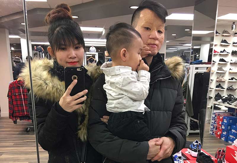 Cảnh sống ở Canada của đôi chồng xấu- vợ xinh sau 4 năm, nhìn ảnh con trai mà bật khóc-13