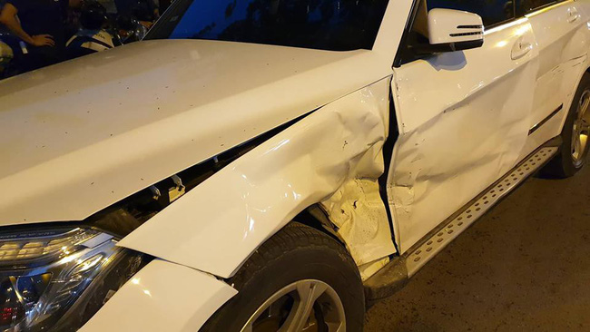 Tài xế siêu xe Audi Q5 đâm và lùi liên hoàn, làm gãy chân một người rồi bỏ trốn-2