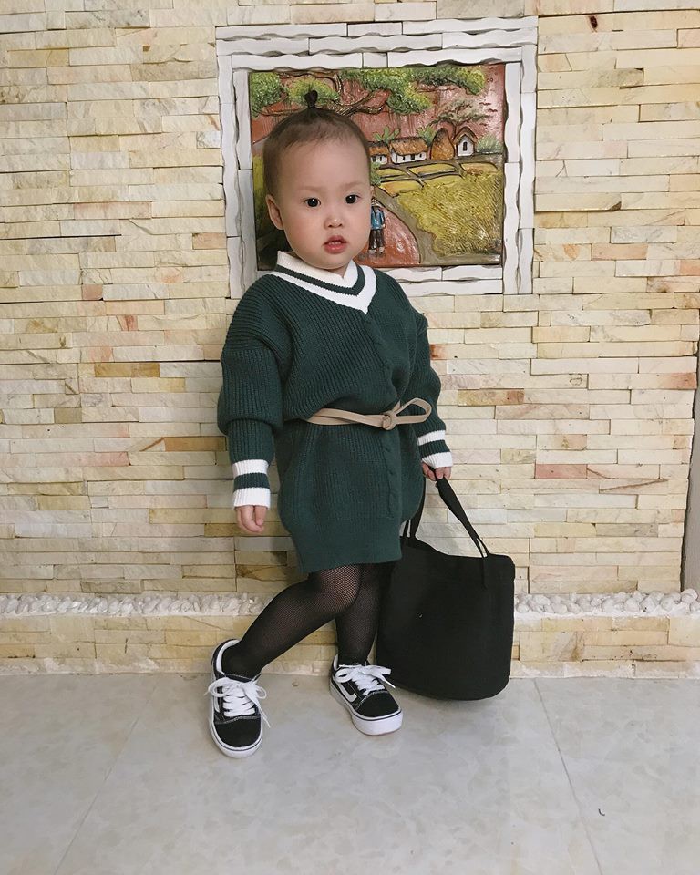 Đêm hôm còn bị bố trêu không ngủ được, bé 3 tuổi đánh điện cầu cứu ông nội rồi chốt một câu làm ai cũng cười ngất-1