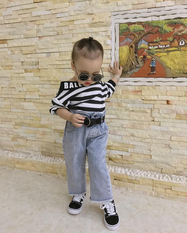 Đêm hôm còn bị bố trêu không ngủ được, bé 3 tuổi đánh điện cầu cứu ông nội rồi chốt một câu làm ai cũng cười ngất-2