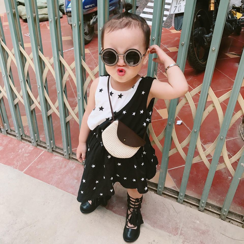 Đêm hôm còn bị bố trêu không ngủ được, bé 3 tuổi đánh điện cầu cứu ông nội rồi chốt một câu làm ai cũng cười ngất-3