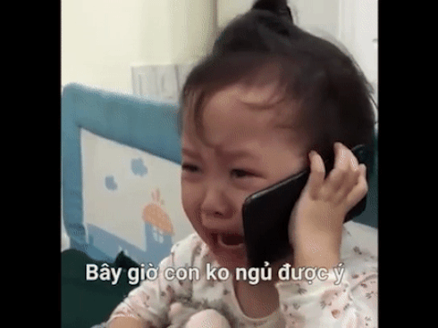 Hình ảnh cậu bé bụ bẫm nằm ngủ dưới gốc cây cà phê khi theo bố mẹ lên rẫy đốn tim cộng đồng mạng vì quá sức dễ thương-3