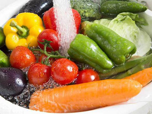 3 sự thật về việc ngâm rau bằng nước muối: Không chỉ có hại, nếu lạm dụng còn nguy hiểm-2