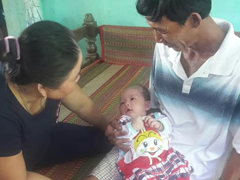 Cụ ông 5 giờ chiều đều đứng cùng một chỗ, lý do khiến số đông cay mắt-7