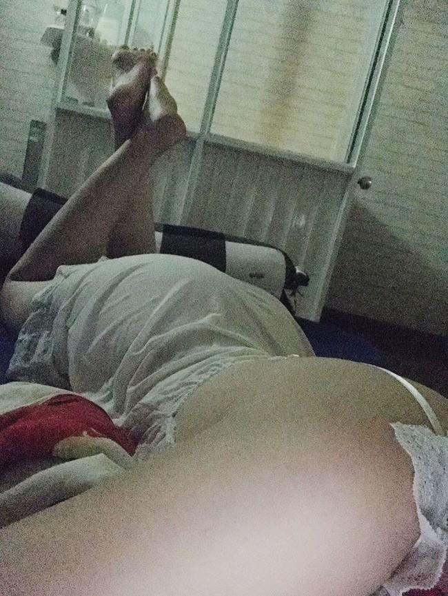 Nửa đêm chưa thấy chồng đâu, vợ gửi 1 bức ảnh khiến chàng cun cút về ngay lập tức-1