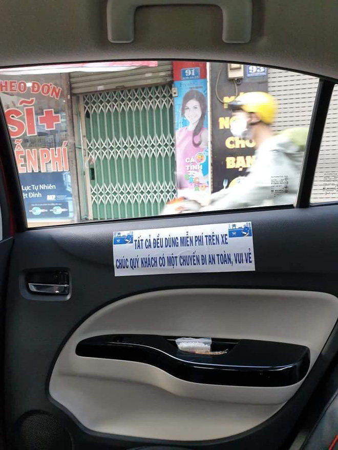 Vừa mở cửa bước lên xe, hành khách đã bị ngợp khi nhìn thấy cảnh tượng bên trong-1