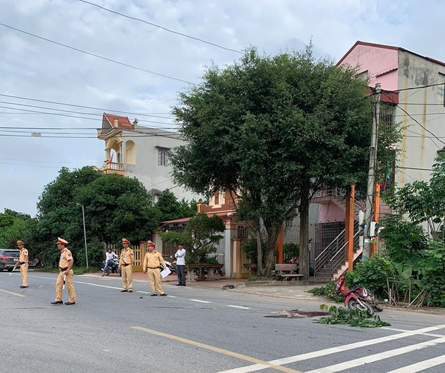 Thái Bình: Người dân tức giận vì xe tải đâm chết người vẫn chạy vào kho trả hàng-1