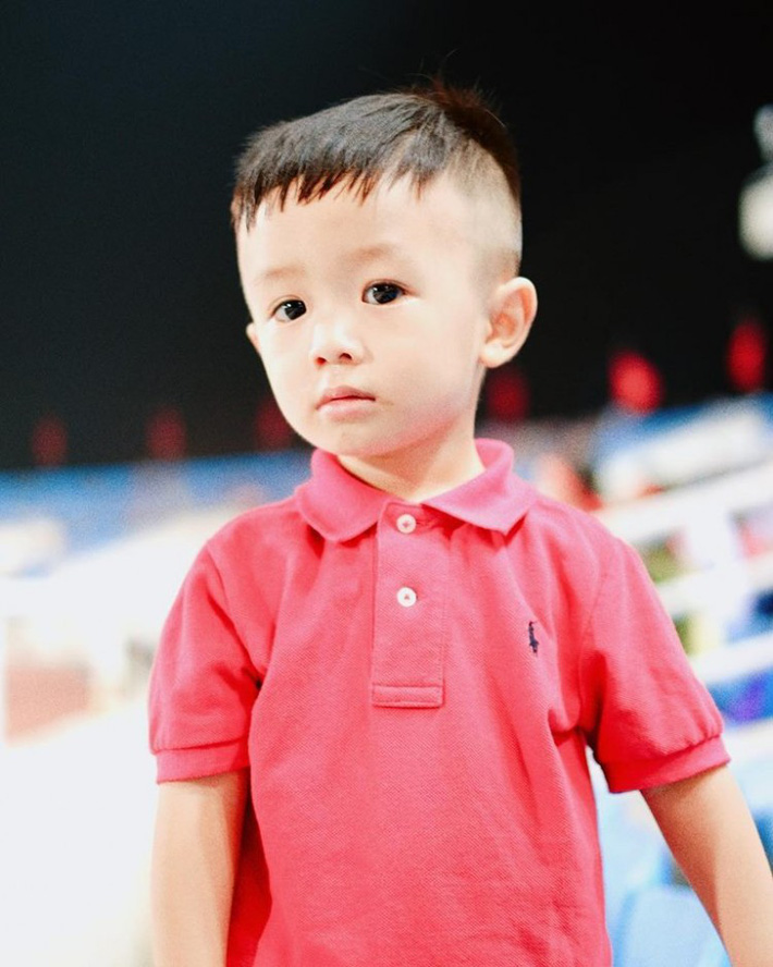 Cận cảnh quý tử của Văn Quyết có thần thái sang chảnh-2