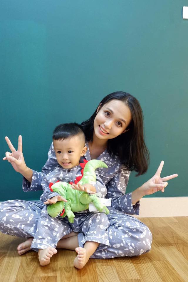 Cận cảnh quý tử của Văn Quyết có thần thái sang chảnh-7