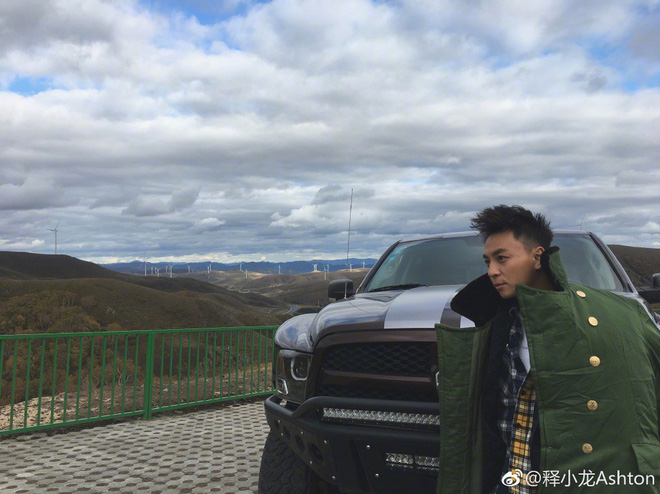 Vì sao Thích Tiểu Long vẫn sống giàu có, sung sướng dù danh tiếng tụt dốc, sự nghiệp bết bát?-2