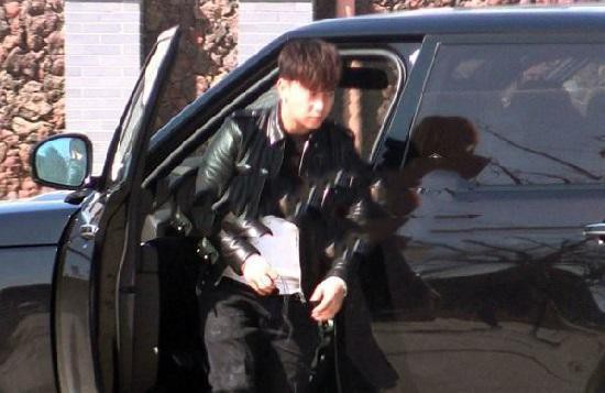 Vì sao Thích Tiểu Long vẫn sống giàu có, sung sướng dù danh tiếng tụt dốc, sự nghiệp bết bát?-3