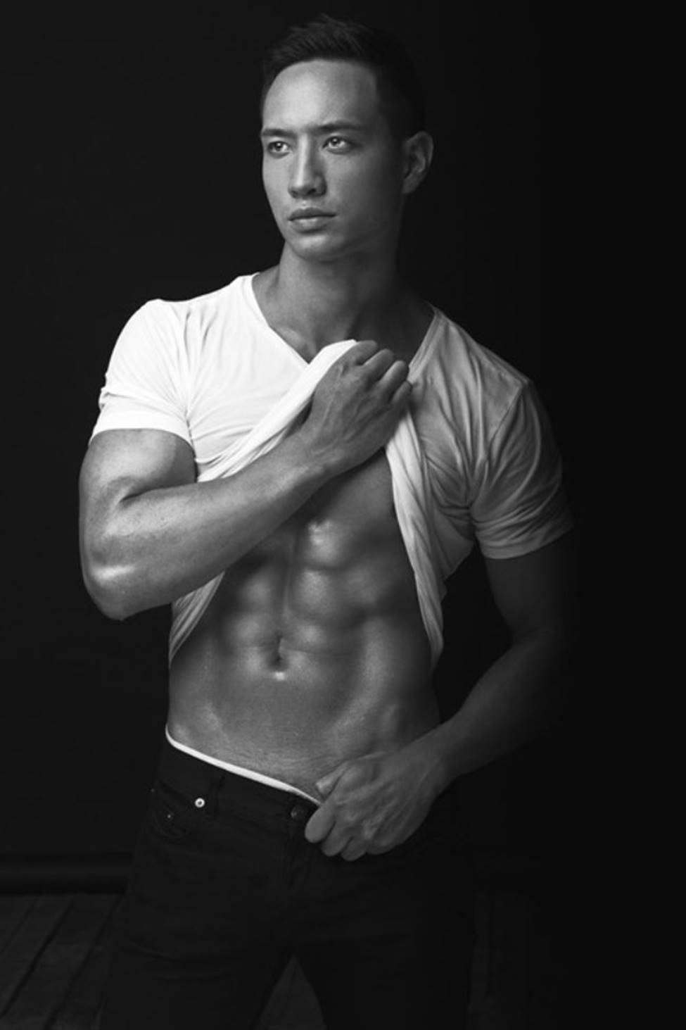 Những soái ca 6 múi trên màn ảnh Việt khiến chị em chao đảo-4