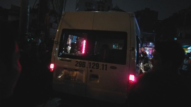 Vợ khóc ngất khi tìm thấy xác chồng dưới hồ sau hơn 1 ngày mất tích bí ẩn-4