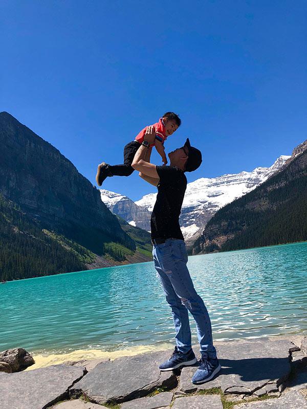 Cặp chồng xấu- vợ xinh ở Canada: Mình làm nail, chồng làm nhà hàng, vất vả nhưng vì con-9