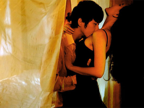 Những cảnh nóng điên đảo màn ảnh Việt 2018: Đốt mắt nhất là màn ái ân sập cả giường-14