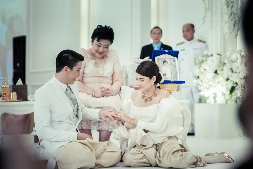 Minh tinh Thái lấy chồng siêu giàu: Người được cung phụng như bà hoàng, kẻ lấy bố của bạn, ly hôn trong thị phi-31