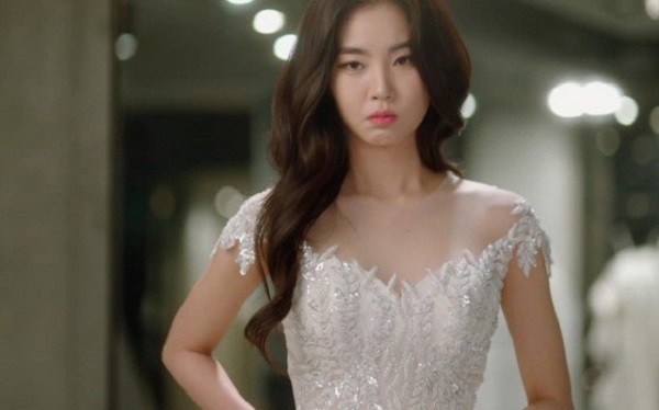 Bị bạn nẫng tay trên chồng sắp cưới, cô gái lẳng lặng làm điều này khiến 2 kẻ phản bội khóc không ra nước mắt-1