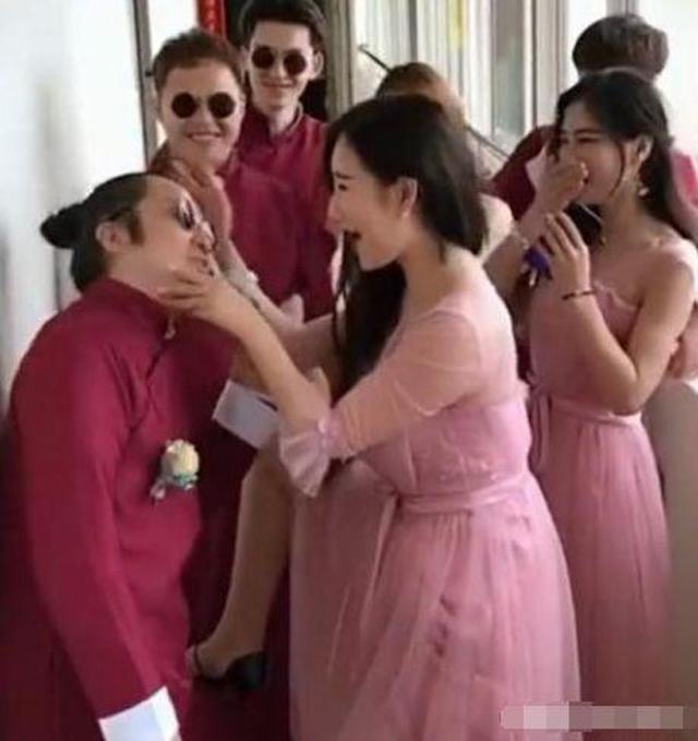 Phù dâu quá bạo giở trò đụng chạm, phù rể khóc thét ngay trong đám cưới-2