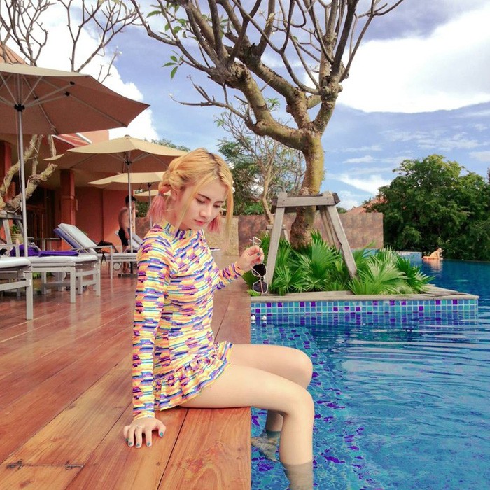 Dân mạng truy lùng nữ CĐV Myanmar xinh đẹp, nóng bỏng ngồi phòng VIP xem AFF Cup-3