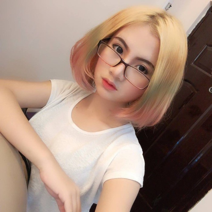 Dân mạng truy lùng nữ CĐV Myanmar xinh đẹp, nóng bỏng ngồi phòng VIP xem AFF Cup-5