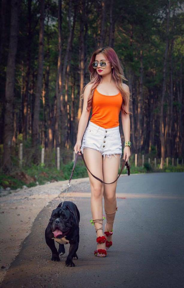 Dân mạng truy lùng nữ CĐV Myanmar xinh đẹp, nóng bỏng ngồi phòng VIP xem AFF Cup-6