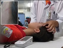 Nữ sinh lớp 9 kể lại giây phút bị vợ hai của bố túm tóc đập đầu xuống nền nhà Nữ sinh lớp 9 kể lại giây phút bị vợ hai của bố túm tóc đập đầu xuống nền nhà