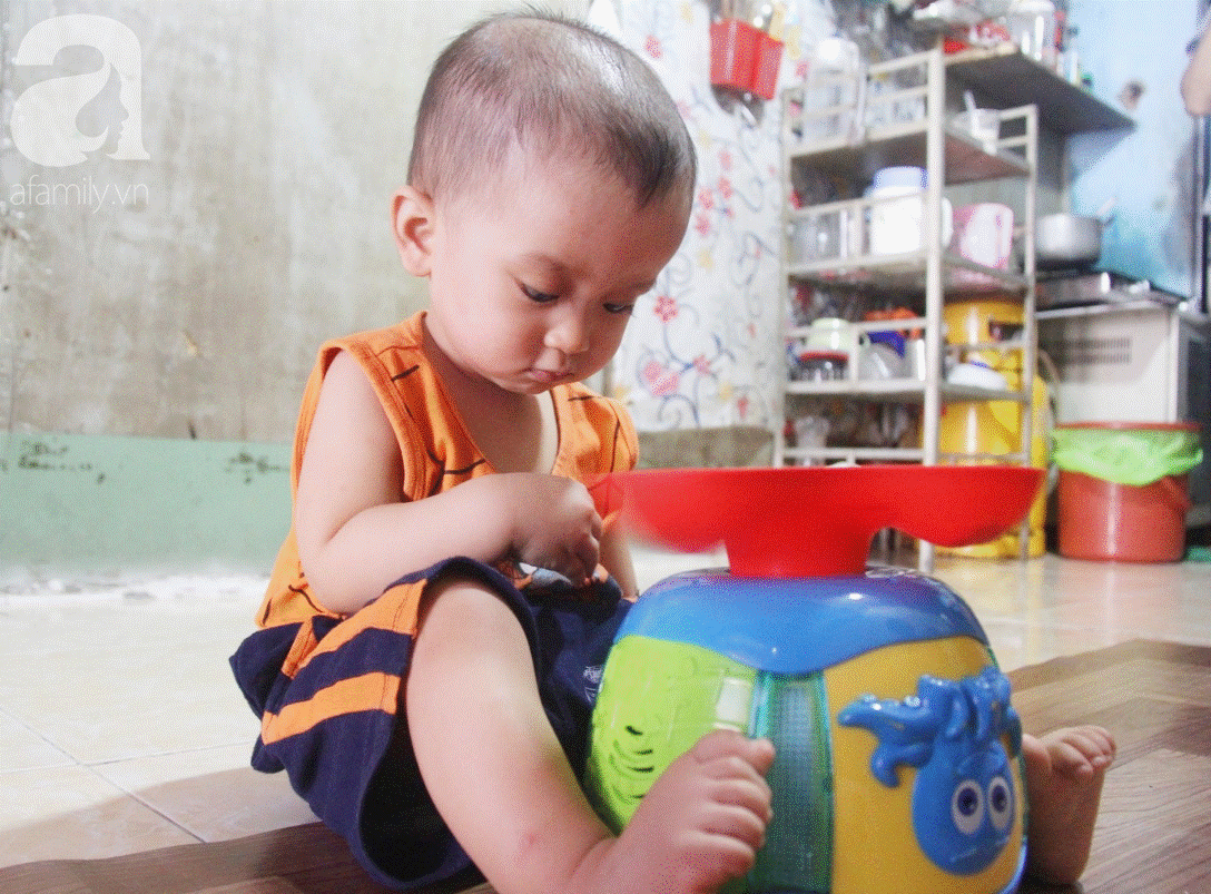 Em quỳ gối xin mọi người hãy cứu lấy Gia Anh, không được ghép giác mạc con em sẽ mù vĩnh viễn-18