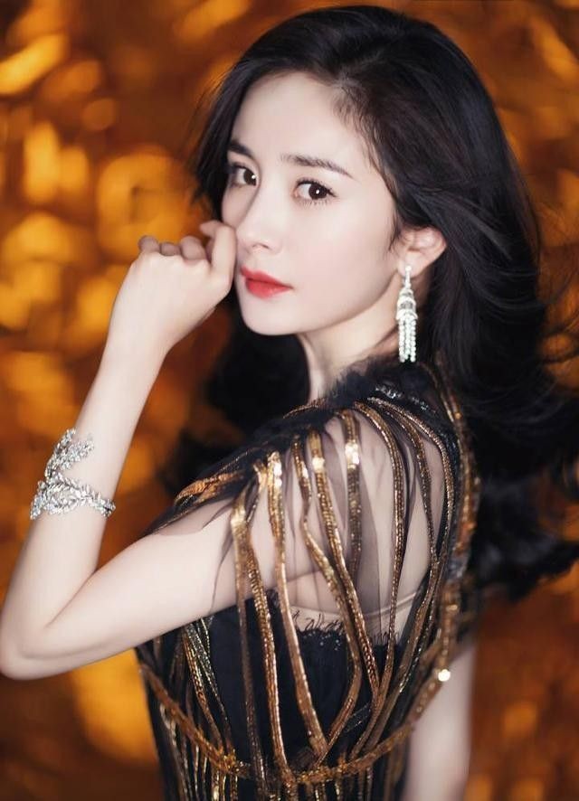 Muốn biết phụ nữ có số ngậm thìa bạc, được thần tài chiếu cố, may mắn vây quanh hay không chỉ cần nhìn vào 4 điểm này sẽ rõ-1