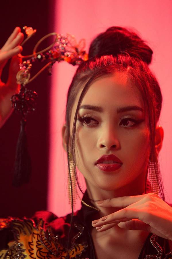 Ngắm tạo hình cổ trang ma mị Tiểu Vy mang tới Miss World 2018-6