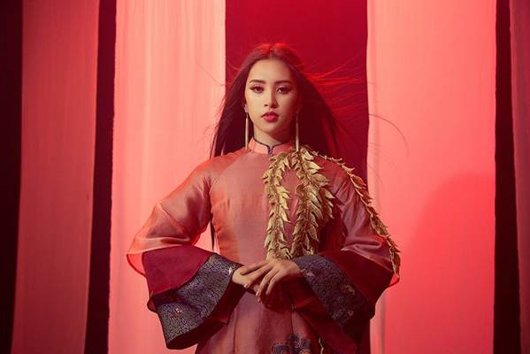 Ngắm tạo hình cổ trang ma mị Tiểu Vy mang tới Miss World 2018-9