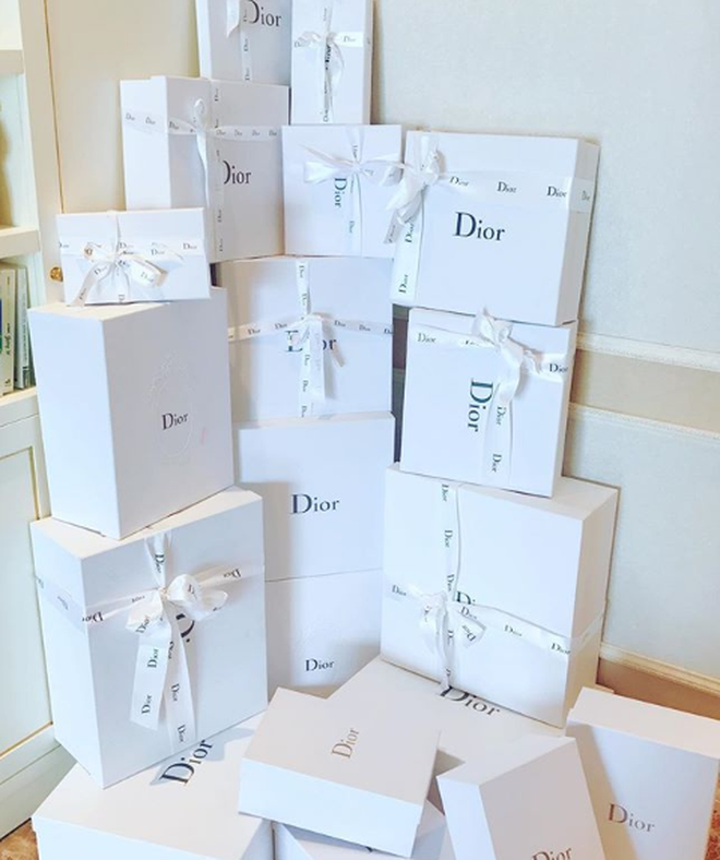 Khối tài sản khủng của các nàng Hậu đình đám Vbiz: Hết sắm nhà lầu xế sang lại được mệnh danh là tay chơi hàng hiệu thứ thiệt!-13