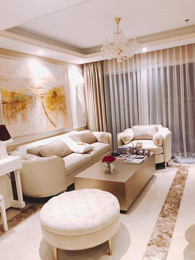 Khối tài sản khủng của các nàng Hậu đình đám Vbiz: Hết sắm nhà lầu xế sang lại được mệnh danh là tay chơi hàng hiệu thứ thiệt!-10