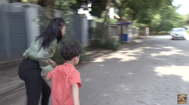 Sốc: Vũ sắt hùng hổ lao đến thẳng tay đánh Quỳnh ngã ra đường sau khi trông thấy cảnh này-9