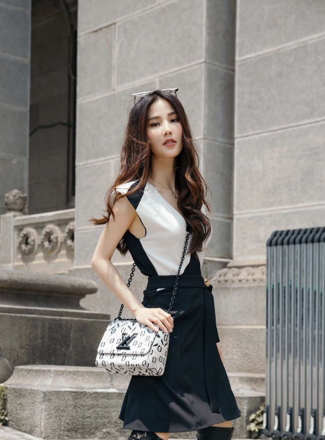 Diễm My thu hút ánh nhìn trên phố với streetstyle trăm triệu-1